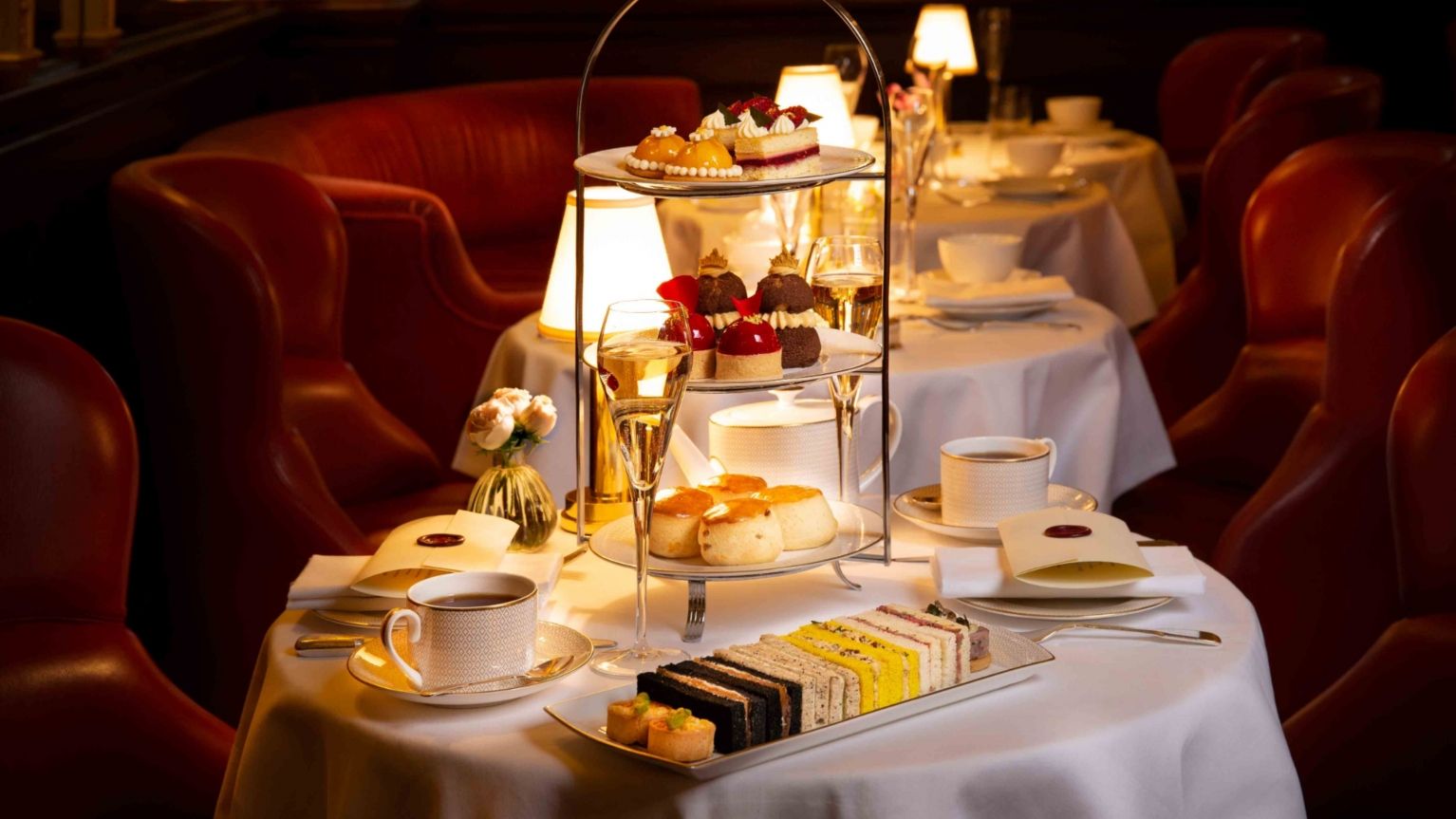 Salão de chá de luxo em Londres Hotel Cafe Royal